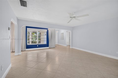 Casa en venta en Pembroke Pines, Florida, 3 dormitorios, 180.6 m2 № 2418138 - foto 8