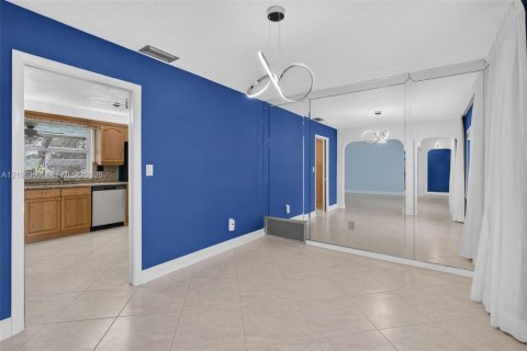 Casa en venta en Pembroke Pines, Florida, 3 dormitorios, 180.6 m2 № 2418138 - foto 12