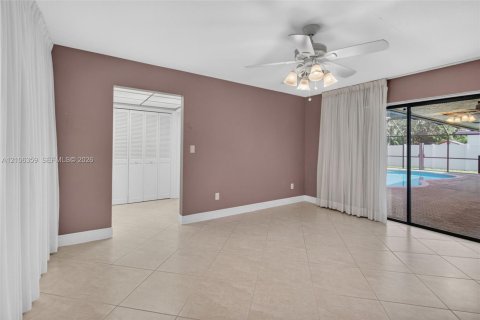 Casa en venta en Pembroke Pines, Florida, 3 dormitorios, 180.6 m2 № 2418138 - foto 24