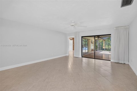 Casa en venta en Pembroke Pines, Florida, 3 dormitorios, 180.6 m2 № 2418138 - foto 9