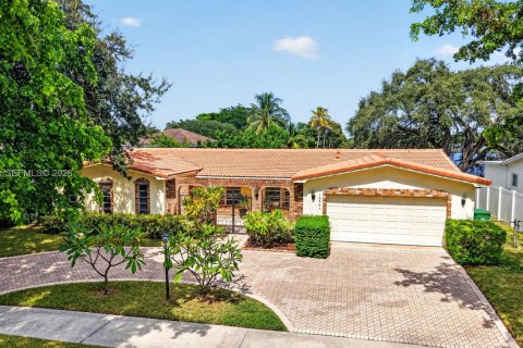 Casa en Pembroke Pines, Florida 3 dormitorios, 180.6 m2 № 2418138