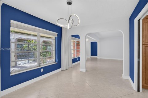 Casa en venta en Pembroke Pines, Florida, 3 dormitorios, 180.6 m2 № 2418138 - foto 14