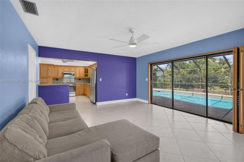Casa en venta en Pembroke Pines, Florida, 3 dormitorios, 180.6 m2 № 2418138 - foto 22