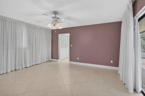 Casa en venta en Pembroke Pines, Florida, 3 dormitorios, 180.6 m2 № 2418138 - foto 23