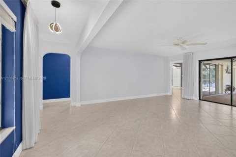 Casa en venta en Pembroke Pines, Florida, 3 dormitorios, 180.6 m2 № 2418138 - foto 10