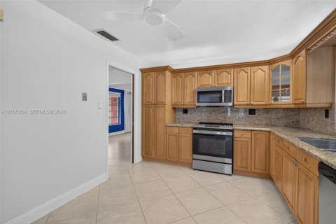 Casa en venta en Pembroke Pines, Florida, 3 dormitorios, 180.6 m2 № 2418138 - foto 17