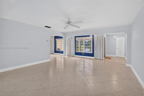 Casa en venta en Pembroke Pines, Florida, 3 dormitorios, 180.6 m2 № 2418138 - foto 7