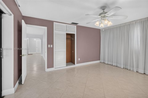 Casa en venta en Pembroke Pines, Florida, 3 dormitorios, 180.6 m2 № 2418138 - foto 26