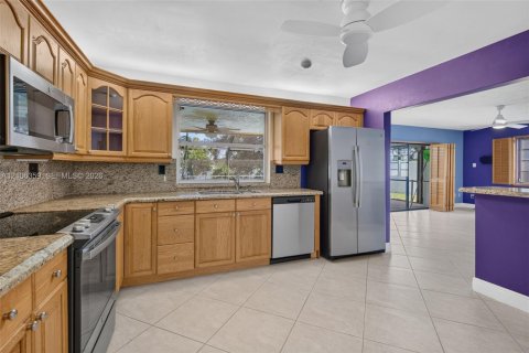 Casa en venta en Pembroke Pines, Florida, 3 dormitorios, 180.6 m2 № 2418138 - foto 15