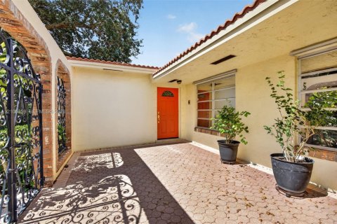 Casa en venta en Pembroke Pines, Florida, 3 dormitorios, 180.6 m2 № 2418138 - foto 4