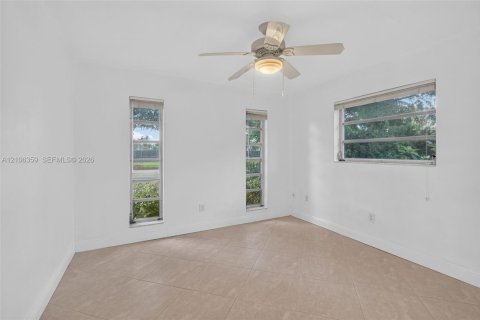 Casa en venta en Pembroke Pines, Florida, 3 dormitorios, 180.6 m2 № 2418138 - foto 30