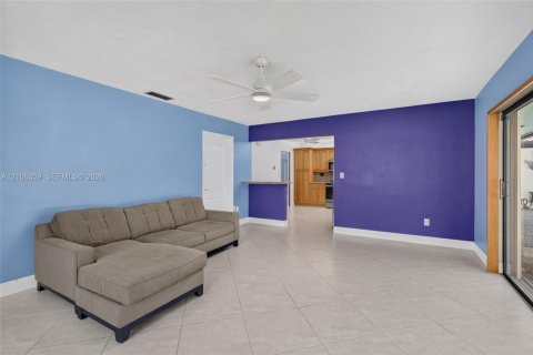 Casa en venta en Pembroke Pines, Florida, 3 dormitorios, 180.6 m2 № 2418138 - foto 21