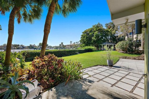 House in Saint Petersburg, Florida 3 bedrooms, 231.7 sq.m. № 1540750 - photo 11