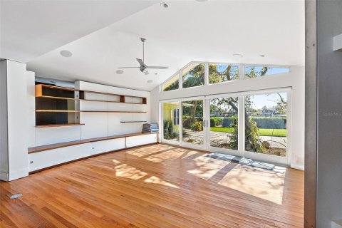 House in Saint Petersburg, Florida 3 bedrooms, 231.7 sq.m. № 1540750 - photo 19