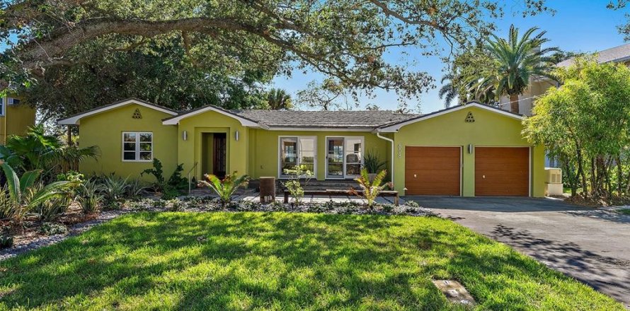 House in Saint Petersburg, Florida 3 bedrooms, 231.7 sq.m. № 1540750