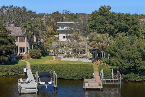 House in Saint Petersburg, Florida 3 bedrooms, 231.7 sq.m. № 1540750 - photo 8