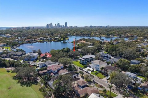 House in Saint Petersburg, Florida 3 bedrooms, 231.7 sq.m. № 1540750 - photo 3