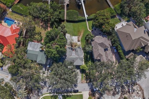 House in Saint Petersburg, Florida 3 bedrooms, 231.7 sq.m. № 1540750 - photo 4