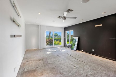 House in Saint Petersburg, Florida 3 bedrooms, 231.7 sq.m. № 1540750 - photo 24