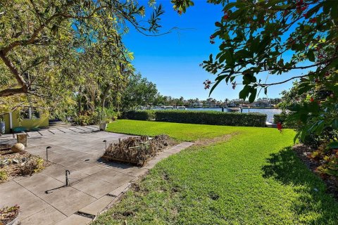 House in Saint Petersburg, Florida 3 bedrooms, 231.7 sq.m. № 1540750 - photo 12