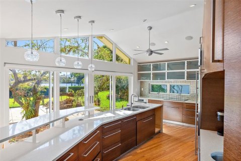 House in Saint Petersburg, Florida 3 bedrooms, 231.7 sq.m. № 1540750 - photo 20