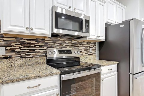 House in Mount Dora, Florida 5 bedrooms, 336.86 sq.m. № 2214281 - photo 23