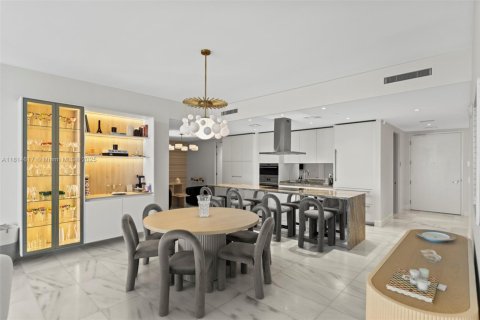 Condo in Miami, Florida, 2 bedrooms  № 1936126 - photo 15