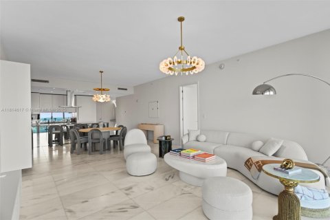 Condo in Miami, Florida, 2 bedrooms  № 1936126 - photo 9