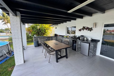 Casa en venta en Miami, Florida, 4 dormitorios № 1863877 - foto 28