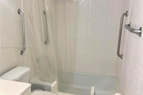 Condominio en venta en Hallandale Beach, Florida, 1 dormitorio, 72.46 m2 № 2027423 - foto 7