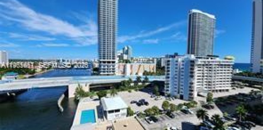 Condominio en Hallandale Beach, Florida, 1 dormitorio  № 2027423