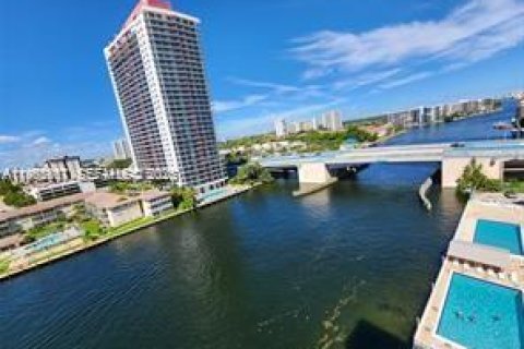 Condominio en venta en Hallandale Beach, Florida, 1 dormitorio, 72.46 m2 № 2027423 - foto 19