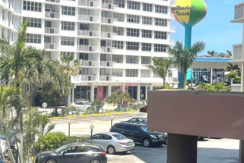 Condominio en venta en Hallandale Beach, Florida, 1 dormitorio, 72.46 m2 № 2027423 - foto 9