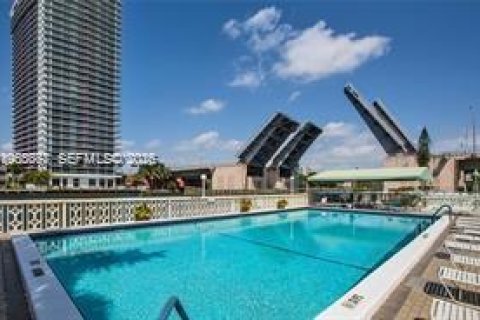 Condominio en venta en Hallandale Beach, Florida, 1 dormitorio, 72.46 m2 № 2027423 - foto 10