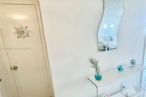 Condominio en venta en Hallandale Beach, Florida, 1 dormitorio, 72.46 m2 № 2027423 - foto 4