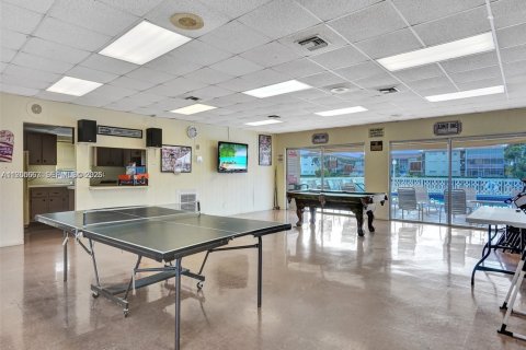 Condominio en venta en Hallandale Beach, Florida, 1 dormitorio, 72.46 m2 № 2027423 - foto 15