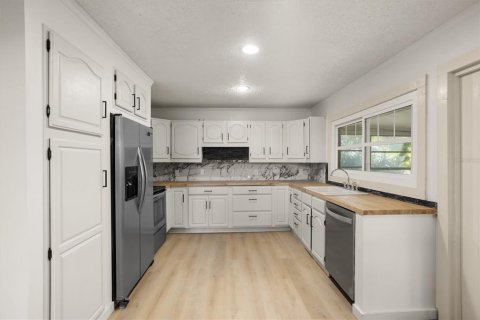 House in Parrish, Florida 2 bedrooms, 223.8 sq.m. № 2219207 - photo 15