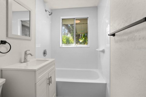 House in Parrish, Florida 2 bedrooms, 223.8 sq.m. № 2219207 - photo 28