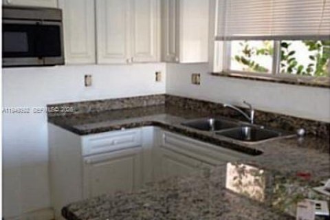 House in Homestead, Florida 5 bedrooms, 201.6 sq.m. № 2053085 - photo 3