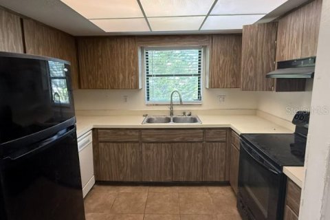 Villa ou maison à louer à Sarasota, Floride: 2 chambres, 102.01 m2 № 1910041 - photo 9