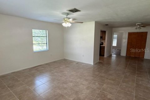 Villa ou maison à louer à Sarasota, Floride: 2 chambres, 102.01 m2 № 1910041 - photo 2