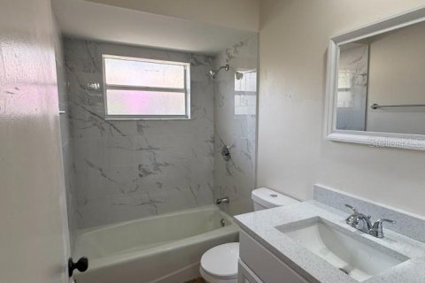 Villa ou maison à louer à Sarasota, Floride: 2 chambres, 102.01 m2 № 1910041 - photo 4