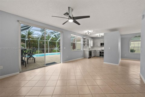 House in Lake Worth, Florida 3 bedrooms, 172.43 sq.m. № 1686139 - photo 6
