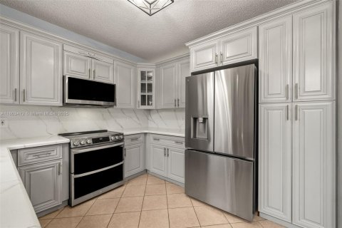 House in Lake Worth, Florida 3 bedrooms, 172.43 sq.m. № 1686139 - photo 2