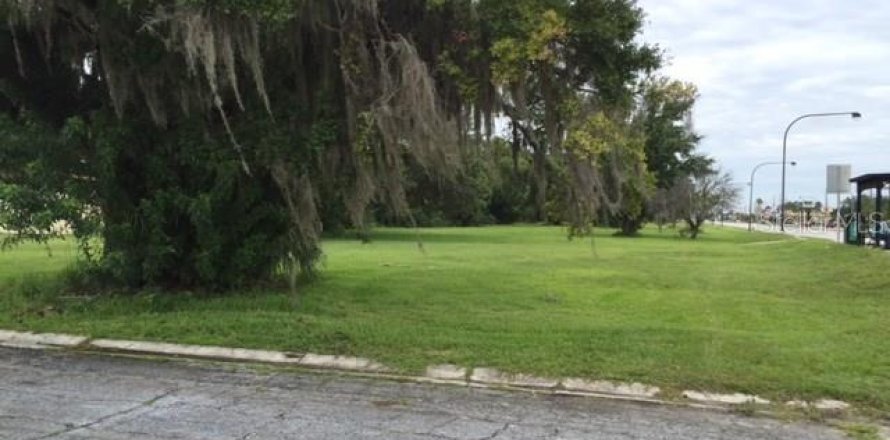 Commercial property in Kissimmee, Florida № 212802