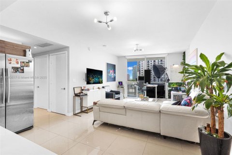 Купить кондоминиум в Майами, Флорида 1 спальня, 60.2м2, № 1891484 - фото 1