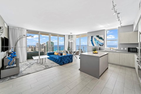 Condominio en alquiler en Hollywood, Florida, 2 dormitorios, 99.87 m2 № 1958877 - foto 13
