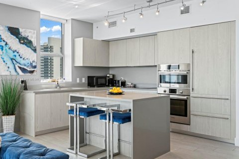 Condominio en alquiler en Hollywood, Florida, 2 dormitorios, 99.87 m2 № 1958877 - foto 7