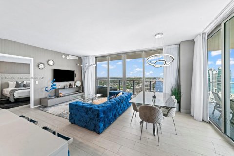 Condominio en alquiler en Hollywood, Florida, 2 dormitorios, 99.87 m2 № 1958877 - foto 14