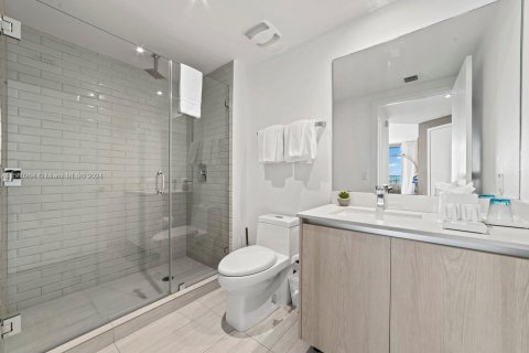 Condominio en alquiler en Hollywood, Florida, 2 dormitorios, 99.87 m2 № 1958877 - foto 16